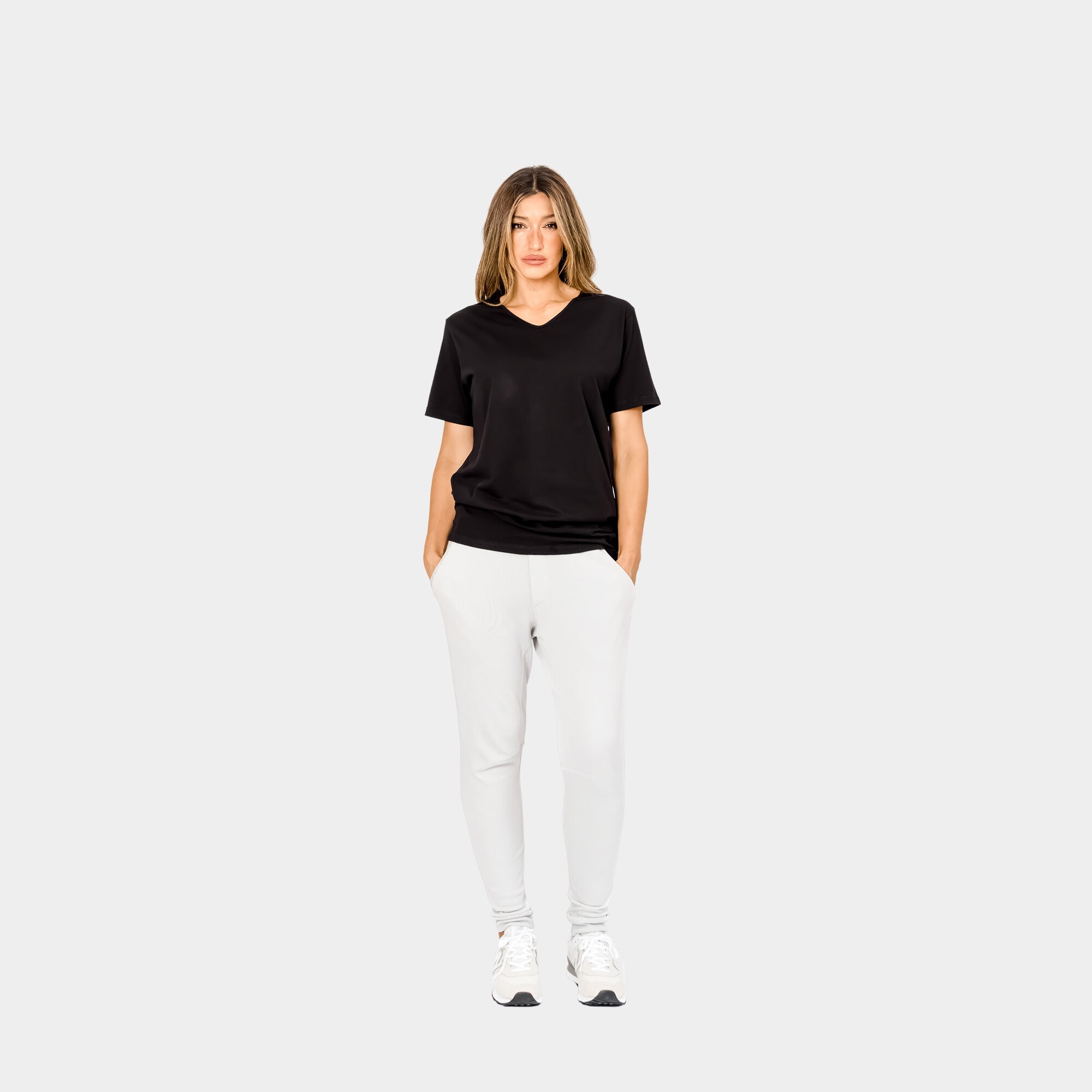 THE V-NECK TEE - Black -