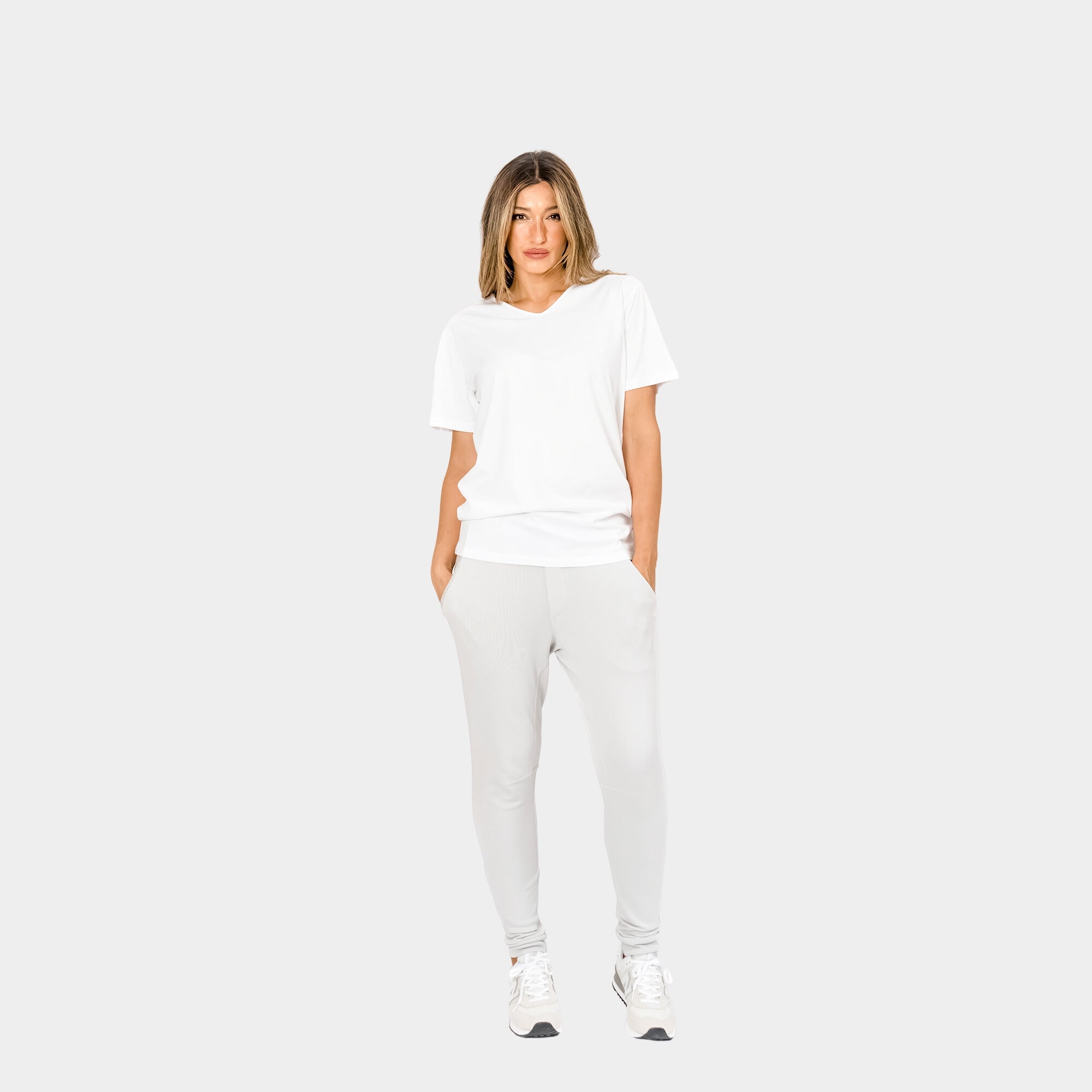 THE V-NECK TEE - White -