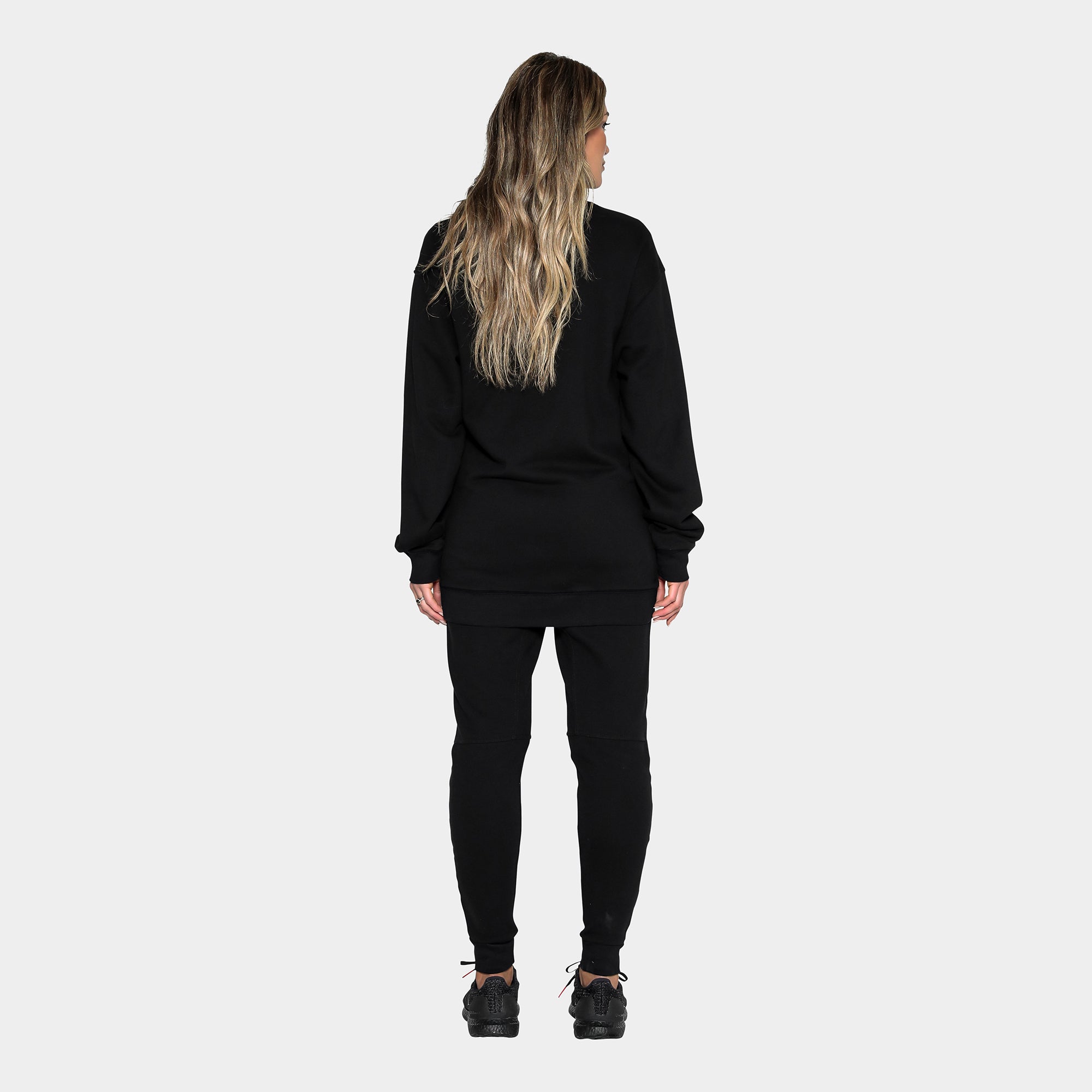 THE OVERSIZED SWEATSHIRT - Black -