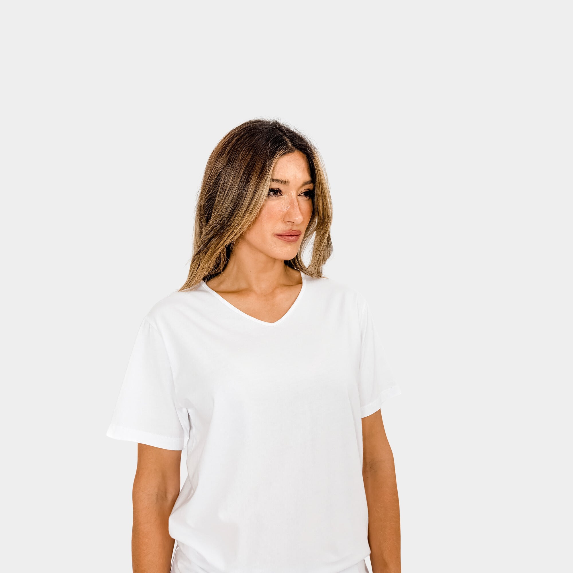 THE V-NECK TEE - White -
