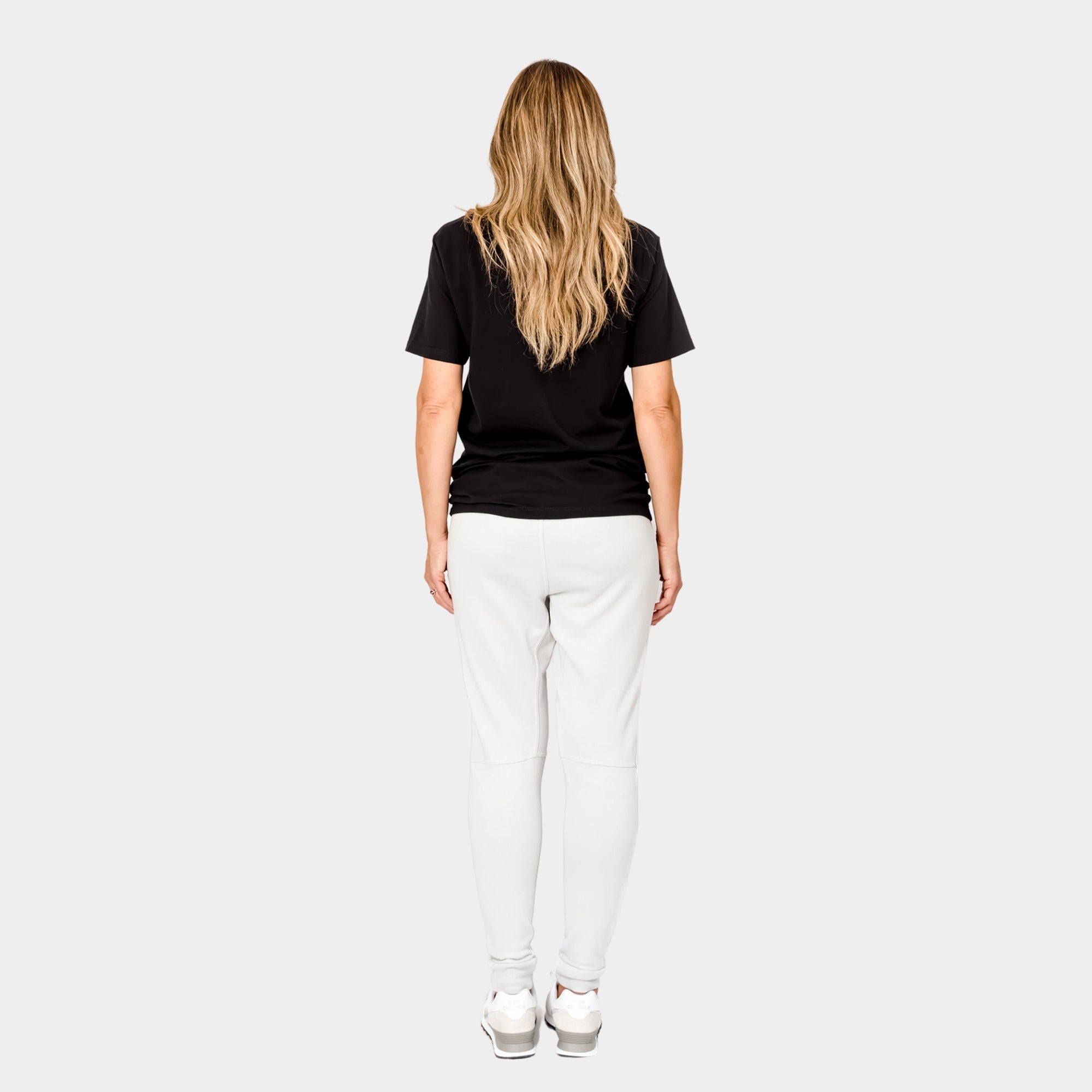 THE V-NECK TEE - Black -